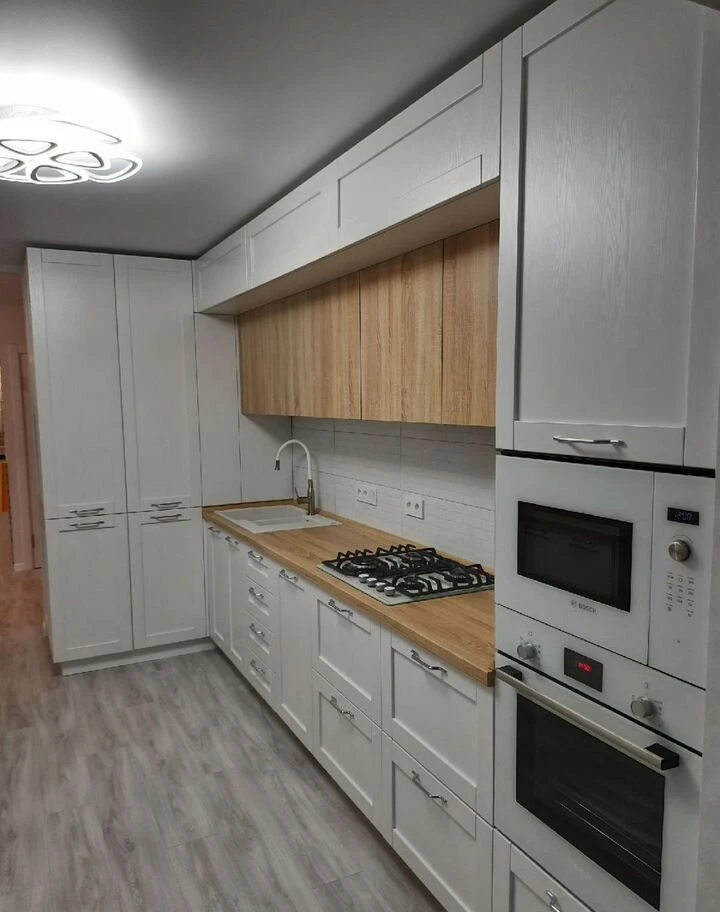 Кухни на заказ (гардеробные, шкафы, столы)